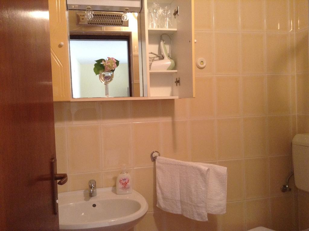 Guesthouse Aotearoa Premantura Bilik gambar